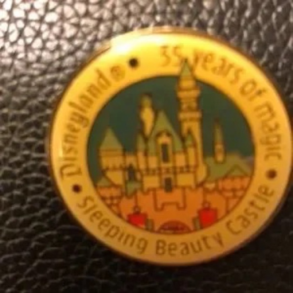 Disneyland Sleeping Beauty Castle Commemorative Pin - Gold, Blue, Green - Picture 4 of 7
